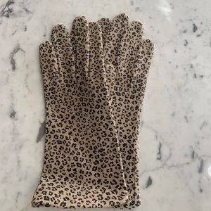 Dress leopard print gloves